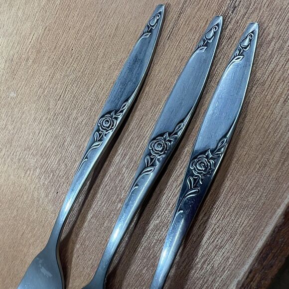 3 Oneida West Bend TWILIGHT ROSE Dinner forks Flatware Silverware Circa 1979 - Picture 2 of 11